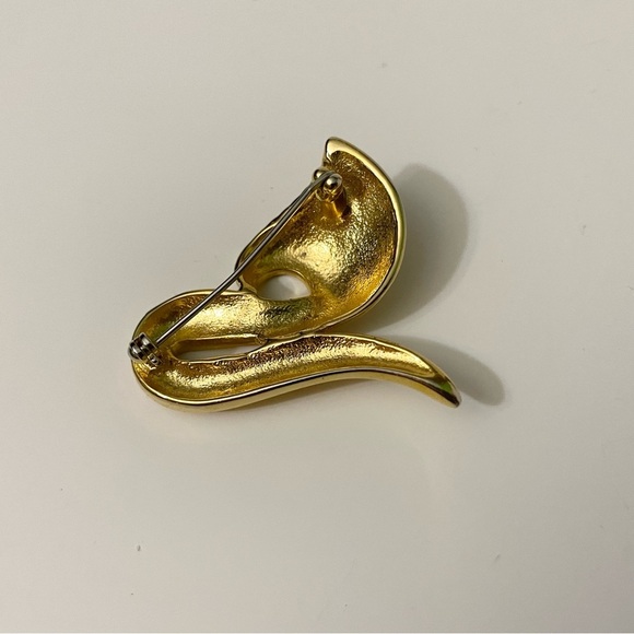 Golf Tone Swirl Ribbon Pin Brooch - Picture 10 of 15